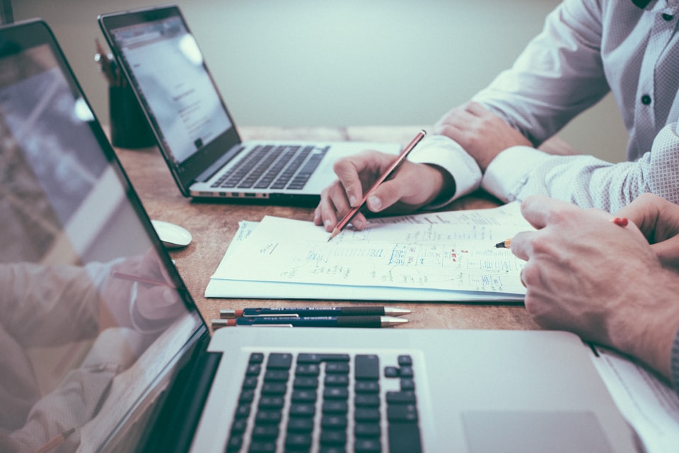 Asesoría financiera y trabajo con documentos contables