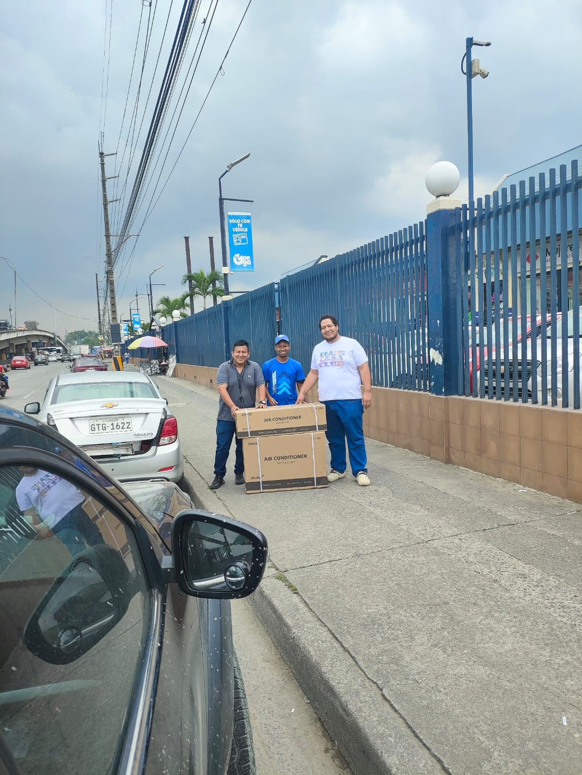 Entrega real de aires acondicionados CESCAC en Guayaquil